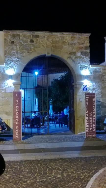 Abas Ristorante Pizzeria Affittacamere Ales Eksteriør billede