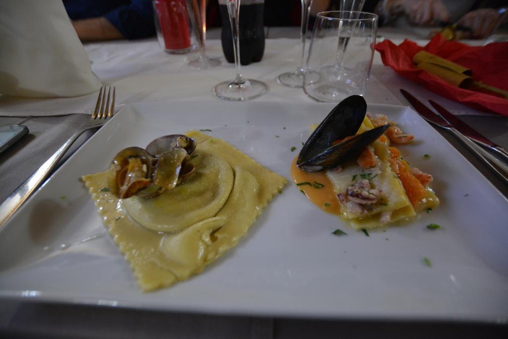 Abas Ristorante Pizzeria Affittacamere Ales Eksteriør billede